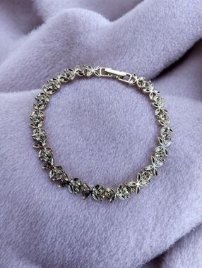 Avon Floral Crystal Tennis Bracelet 7” + 2” Extender Silver Tone Rhinestone
